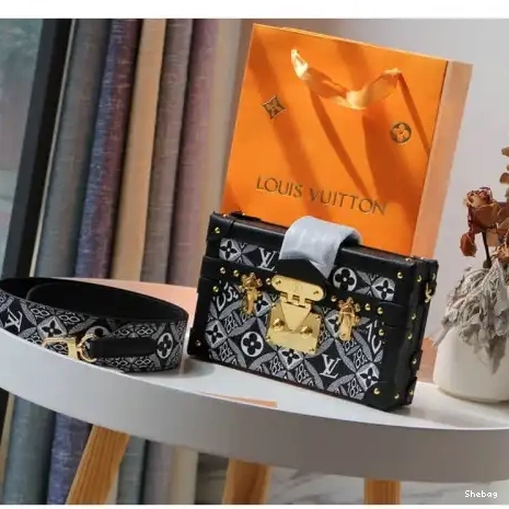 2102SH0018 LV Bags 0816